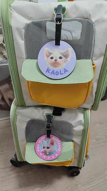 Customer luggage tag photo