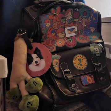 Customer luggage tag photo